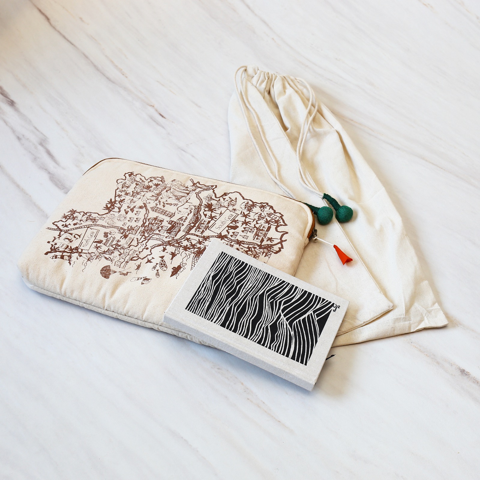 Laptop sleeve and canolin diary